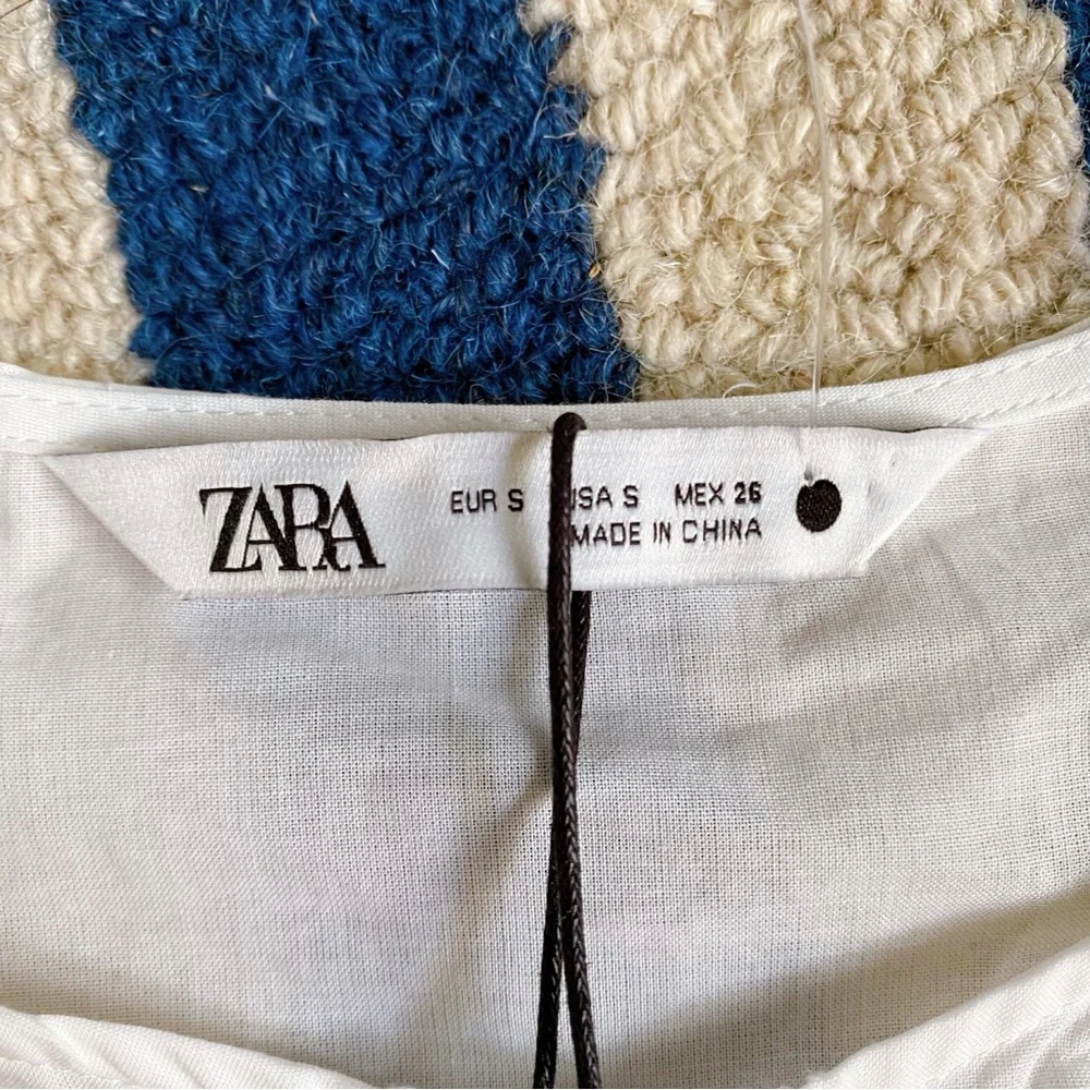 🐚 ZARA IVORY PRRFORATED THE MONA BLOUSE!